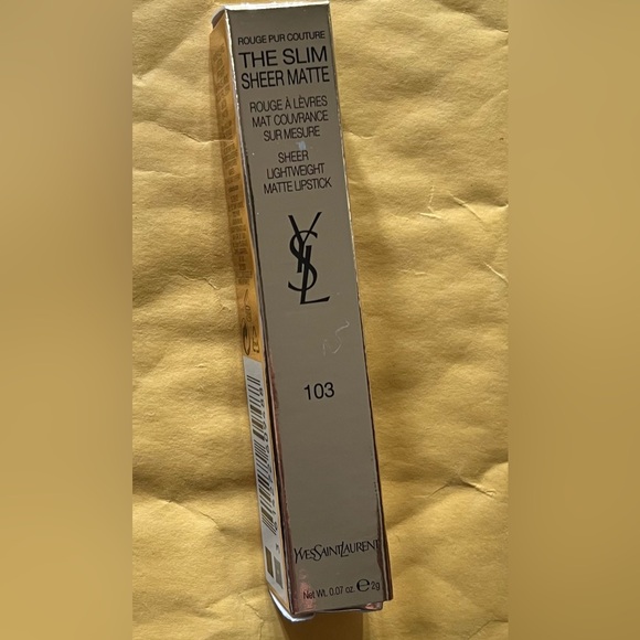 Yves Saint Laurent Rouge Pur
Couture Sheer Matte
Lipstick -Orange Provoc… - Picture 4 of 11